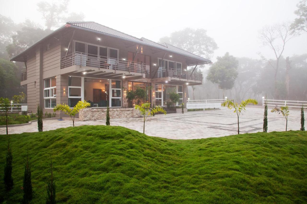 Coffee & Mist Luxury Villa- Comp Breakfast, Pool, Lounge, And Coffee Estate By Stayvista Madikeri Exterior photo