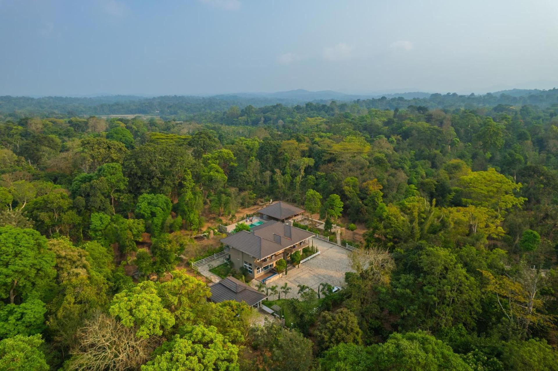 Coffee & Mist Luxury Villa- Comp Breakfast, Pool, Lounge, And Coffee Estate By Stayvista Madikeri Exterior photo