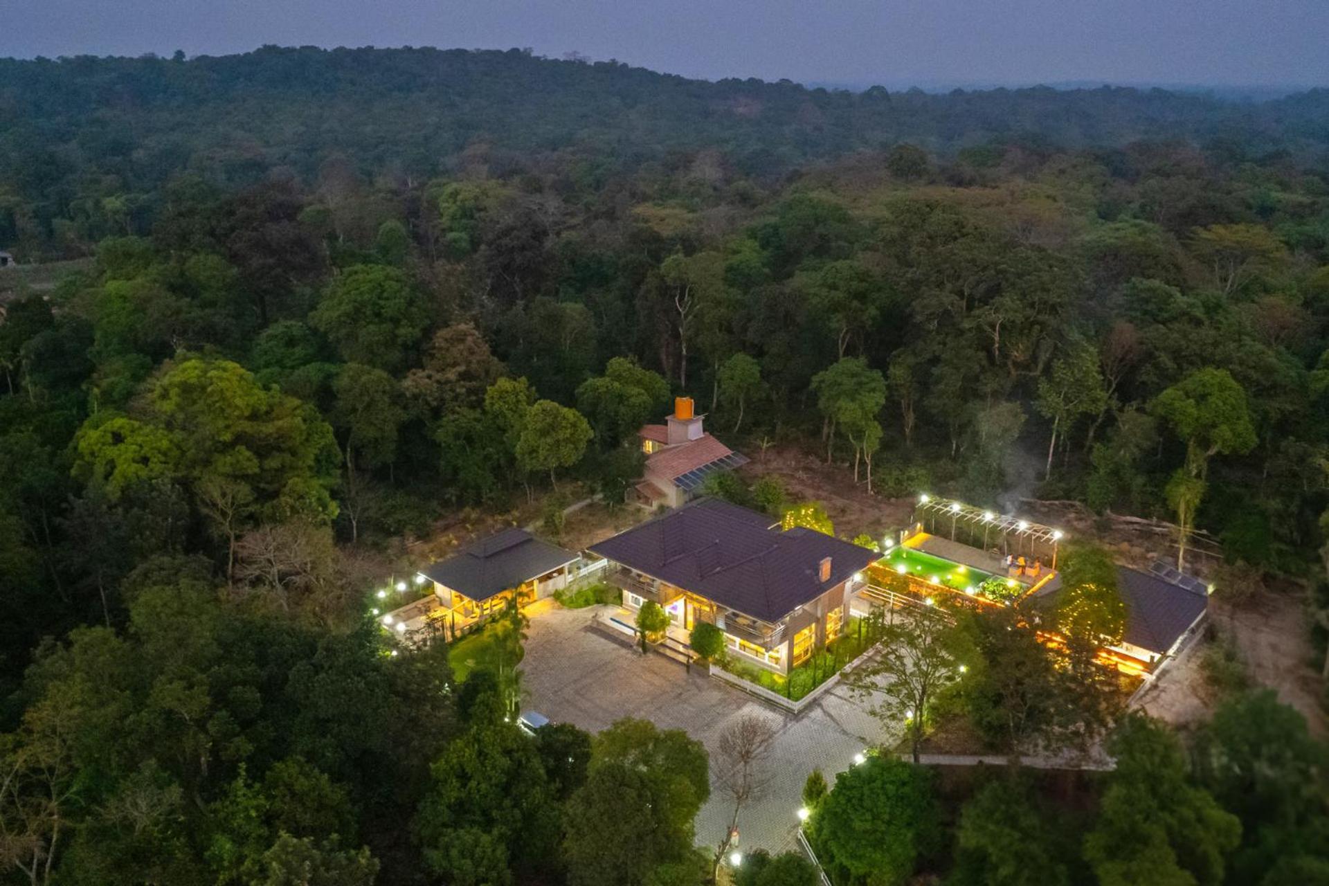 Coffee & Mist Luxury Villa- Comp Breakfast, Pool, Lounge, And Coffee Estate By Stayvista Madikeri Exterior photo